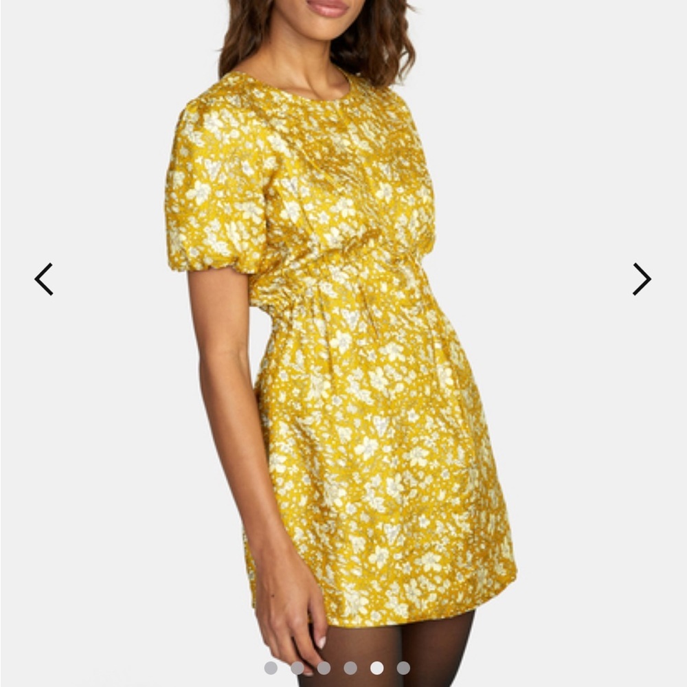 RVCA | NWT Floral puff sleeve mini dress size small